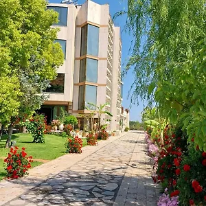 3* Hotel Different